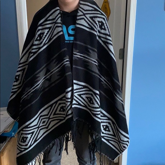 Ardene poncho - Picture 2 of 4